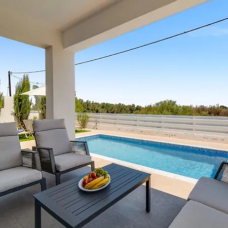 Βίλα Alassia 19 By Ezoria