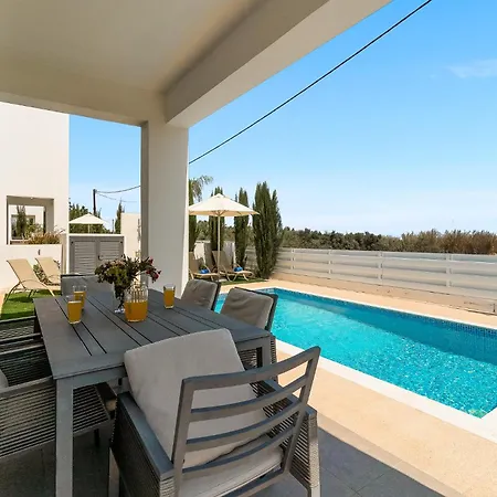 Alassia 19 By Ezoria Villa Paralimni