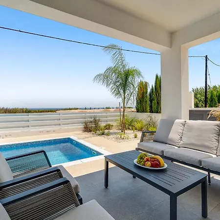 Alassia 19 By Ezoria *